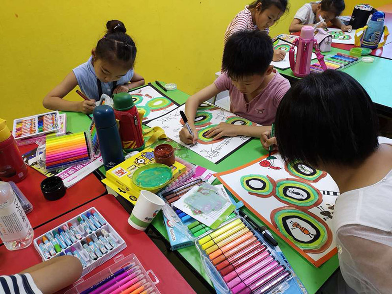 指尖传非遗泥塑润童心——枣庄市少儿美术中心开展泥塑非遗研学活动(图1)