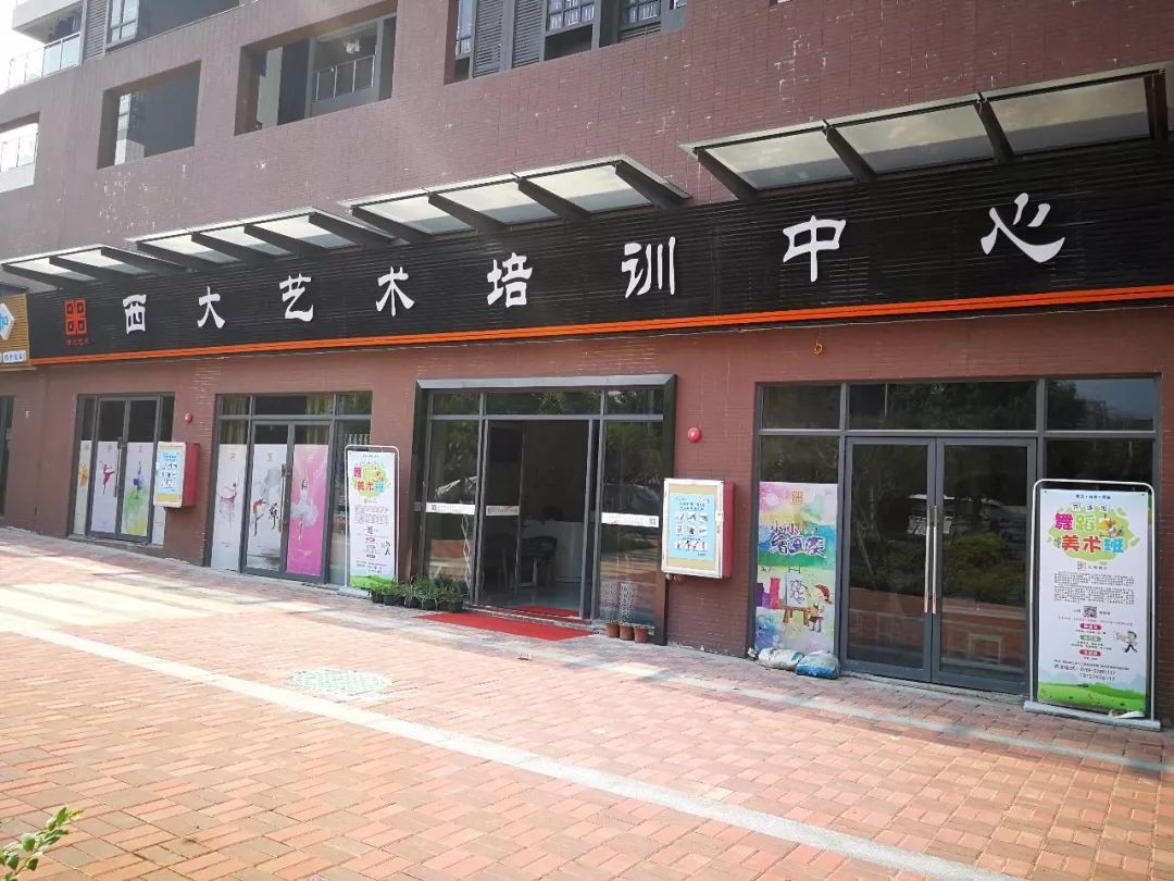 他们在土地上“画”艺术(图1)